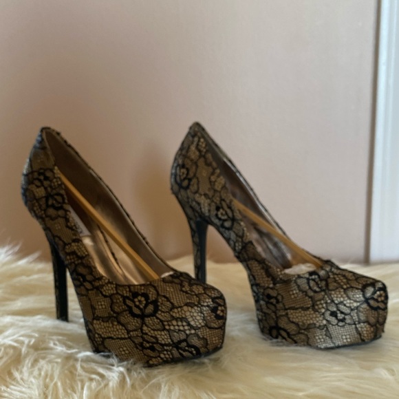 Steve Madden Lace Platform Heels - brand new! - Picture 4 of 6